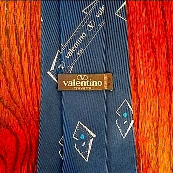 Valentino Repp Vintage All silk Handmade Designer's Italian Blue Men's Necktie - Picture 5 of 7